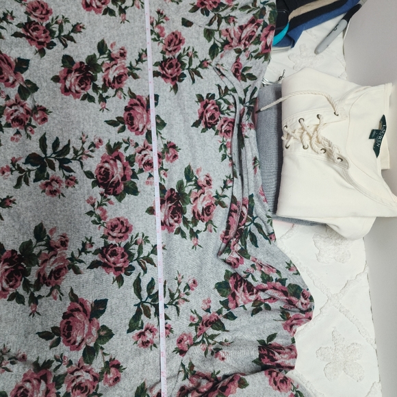 Sweater - Picture 3 of 8